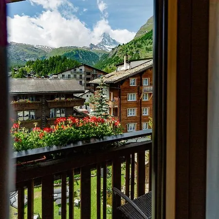 Chesa Valese Hotel