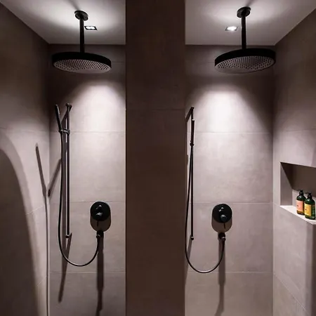 ホテル Chesa Valese By Sisters 4*