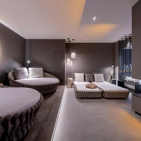 Chesa Valese Hotel