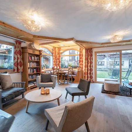 Hotel Chesa Valese 4*