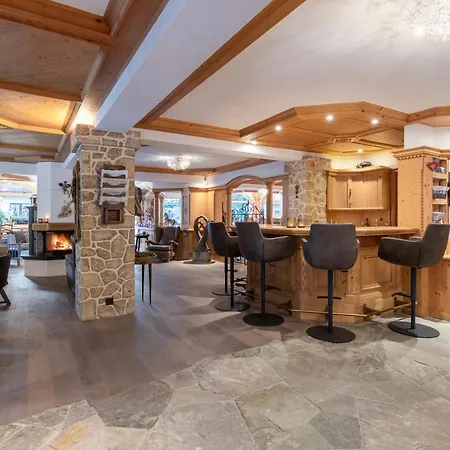 Chesa Valese By Sisters ホテル 4*