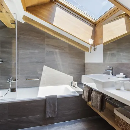 Chesa Valese By Sisters Готель 4*