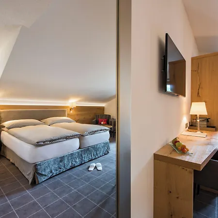 ホテル Chesa Valese By Sisters 4*