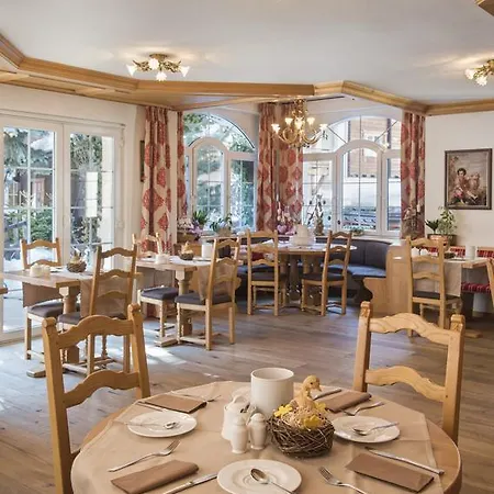 Chesa Valese Hotel 4*