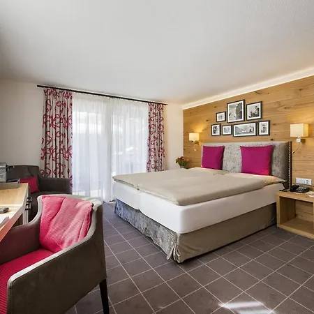 Готель Chesa Valese By Sisters 4*