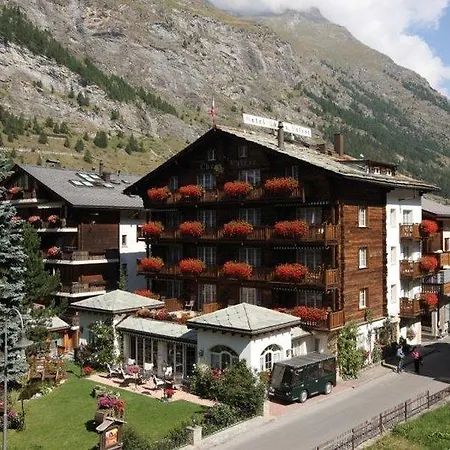 ホテル Chesa Valese By Sisters 4*