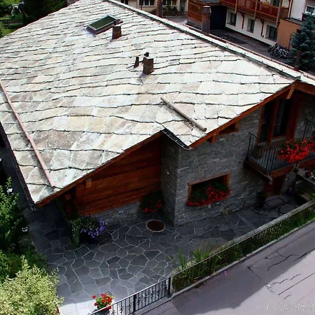 Chesa Valese Hotel