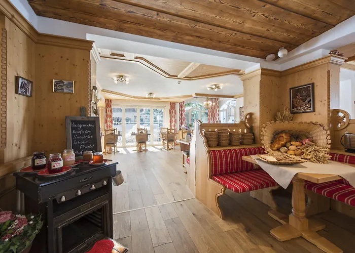 Hotel Chesa Valese By Sisters 4*