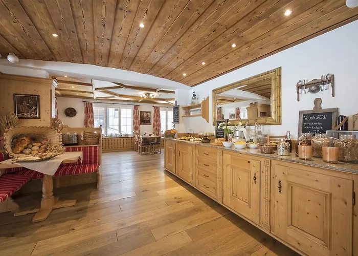 Hotel Chesa Valese By Sisters 4*