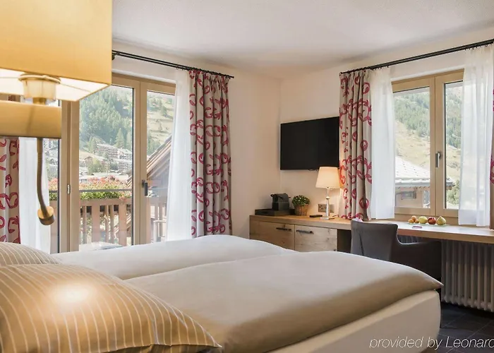 Hotel Chesa Valese By Sisters 4*