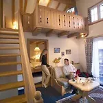 Hotel Chesa Valese By Sisters 4*