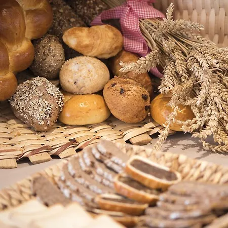 Chesa Valese Готель